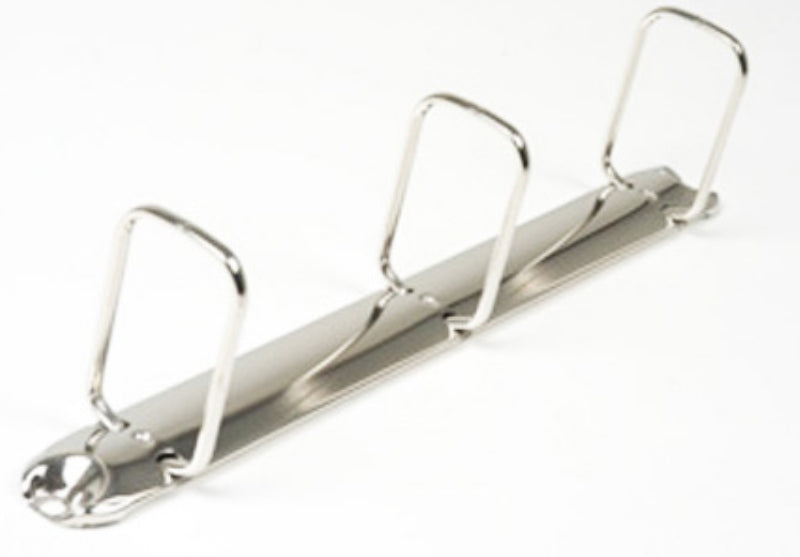 Herraje tamaño carta de 280 mm con tres argollas rectangulares de 2 pulgadas, sin palancas, base angosta de 26 mm, y acabado níquel. Capacidad para 520 hojas. Herraje tamaño carta de 280 mm con tres argollas rectangulares de 2 pulgadas, sin palancas, base angosta de 26 mm, y acabado níquel. Capacidad para 520 hojas.